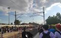 Λάρισα: Απίστευτος συνωστισμός σε δρομολόγιο του προαστιακού σιδηροδρόμου. - Φωτογραφία 2