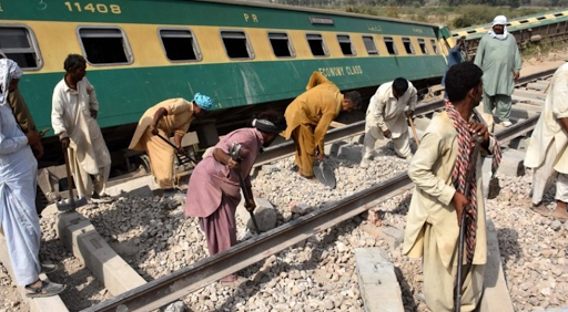 Πακιστάν – Σύγκρουση τρένων: Στους 63 νεκροί και δεκάδες τραυματίες. - Φωτογραφία 1