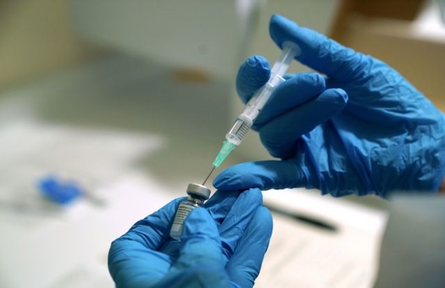 Εμβόλιο: Επιπλοκές σε 50χρονη νοσηλεύτρια στα Χανιά μετά τον εμβολιασμό της - Φωτογραφία 1
