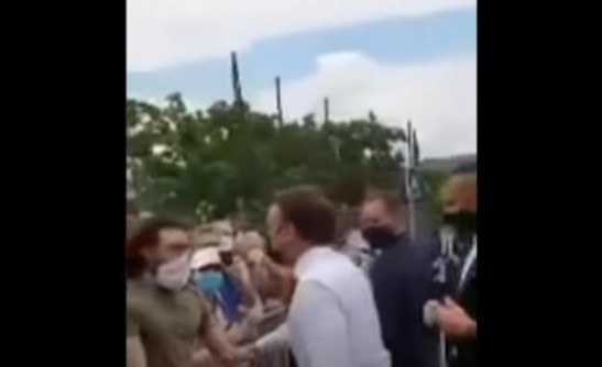 Γαλλία: Άνδρας χαστούκισε τον Εμανουέλ Μάκρον (Video) - Φωτογραφία 1