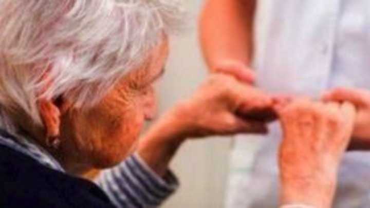 Οι ηλικιωμένοι ανταποκρίνονται ασθενέστερα στο εμβόλιο του κορονοϊού - Φωτογραφία 1