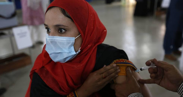 Κοροναϊός - Πακιστάν: Κόψιμο μισθού και τηλεφώνου σε όσους δεν κάνουν το εμβόλιο - Φωτογραφία 1
