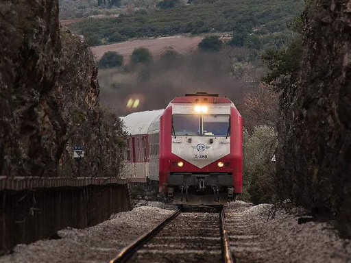 Σφοδρές αντιδράσεις στα Τρίκαλα για το τρένο που… “κόβεται” - Φωτογραφία 1