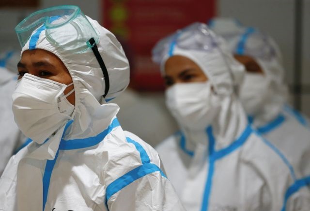 Κοροναϊός - Ινδονησία: Δεκάδες γιατροί μολύνονται παρά τον εμβολιασμό τους - Πολλοί νοσηλεύονται - Φωτογραφία 1