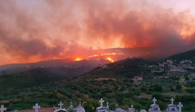 Φωτιά στην Κεφαλονιά: Εκκενώθηκαν τρία ακόμα χωριά - Ολονύχτια μάχη με τις φλόγες - Φωτογραφία 1