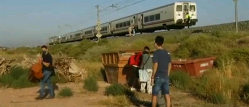 Ισπανία: τρένο “έλιωσε” αυτοκίνητο. - Φωτογραφία 1