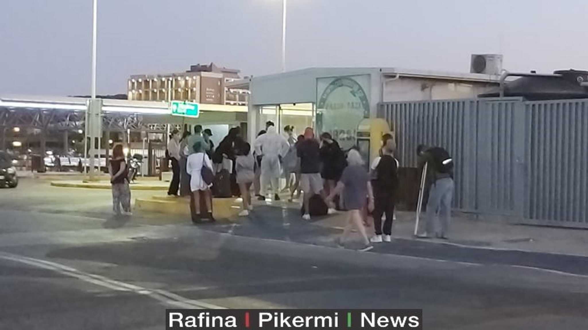 Συναγερμός στο λιμάνι της Ραφήνας για 70 ύποπτα κρούσματα κορονοϊού - Φωτογραφία 1
