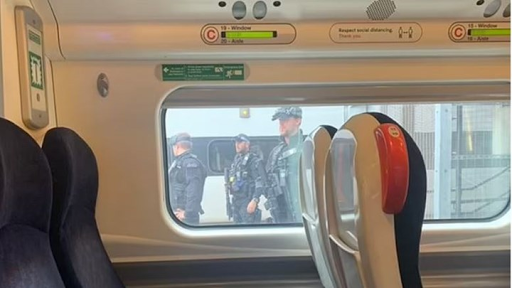Επίθεση σε εργαζόμενο σε σιδηροδρομικό σταθμό του Λονδίνου- Συνελήφθη ύποπτος. - Φωτογραφία 1
