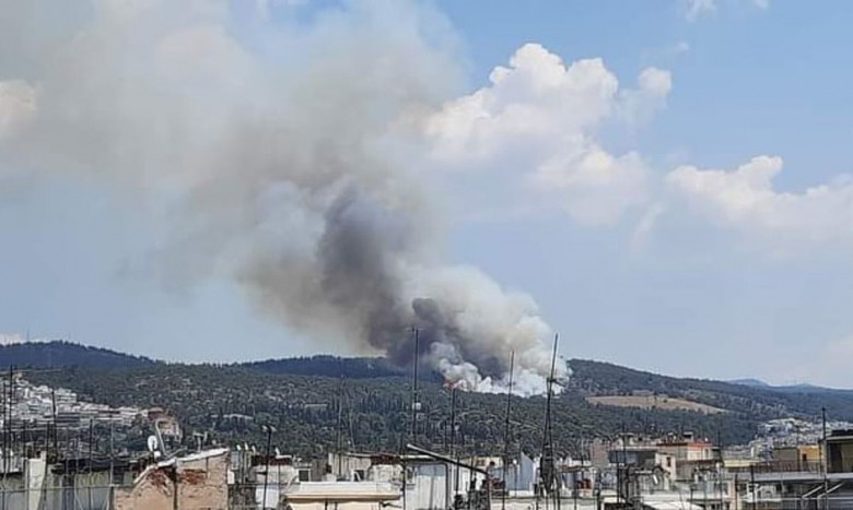 Εστίες φωτιάς σε 4 σημεία εντόπισαν οι πυροσβέστες στο Σέιχ Σου - Φωτογραφία 1