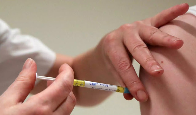 Κοροναϊός - ΗΠΑ: «Βλέπουν» 3η δόση εμβολίου - Ανησυχία για σοβαρές παρενέργειες - Φωτογραφία 1
