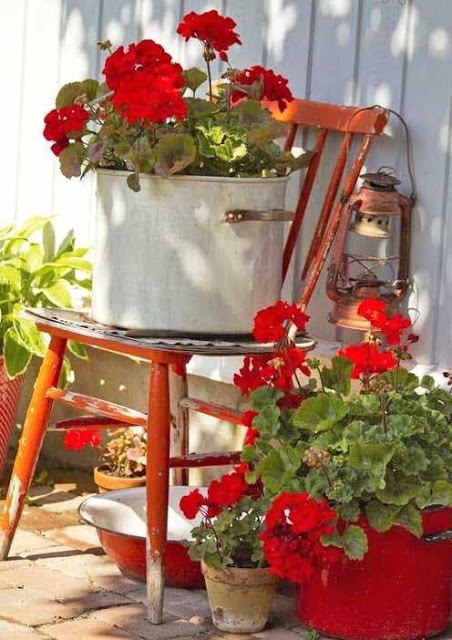Προσθέστε Κόκκινες ...πινελιές στην αυλή ή το μπαλκόνι σας - Φωτογραφία 26