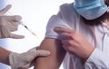 Υποχρεωτικός εμβολιασμός: Αναστολή χωρίς όριο, όχι απολύσεις. Τι προβλέπει η τροπολογία