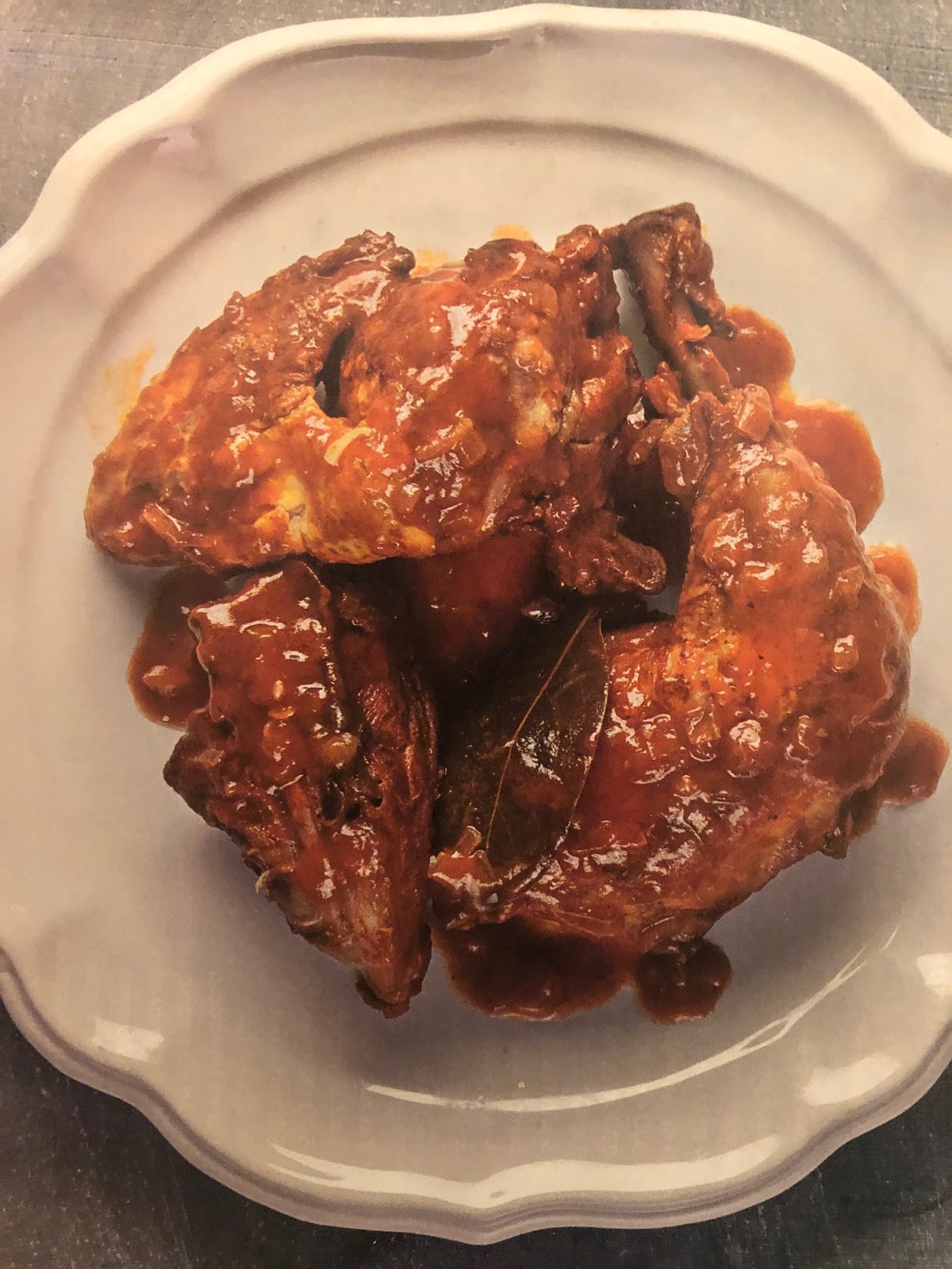 Υγιεινές συνταγές από τον σεφ Παναγιώτη Μουτσόπουλο: Κόκορας κοκκινιστός - Φωτογραφία 1