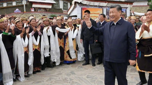 Κίνα: Για πρώτη φορά στο Θιβέτ ο πρόεδρος Σι - Με τρένο στη θιβετιανή πρωτεύουσα Λάσα. - Φωτογραφία 1
