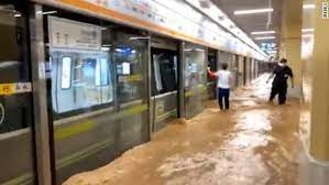 Οι πλημμύρες στο Ζενγκζού διαταράσσουν τις σιδηροδρομικές εμπορευματικές μεταφορές της Ευρασίας. - Φωτογραφία 1