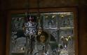 Η θαυματουργή εικόνα του αγίου Παντελεήμονα, βρίσκεται στο παρεκκλήσι αφιερωμένο σε εκείνον, στο νοσοκομείο της Μονής Βατοπαιδίου