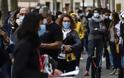 Κοροναϊός - ΗΠΑ: Επιστρέφει η μάσκα και στους εμβολιασμένους στους εσωτερικούς χώρους