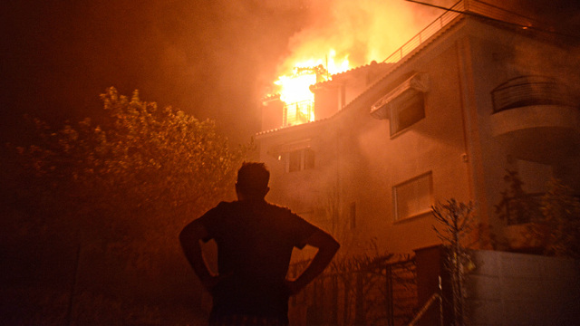Νύχτα εφιάλτης σε Βαρυμπόμπη, Τατόι, Θρακομακεδόνες: Μάχη με τις φλόγες σε τρία μέτωπα - Φωτογραφία 1