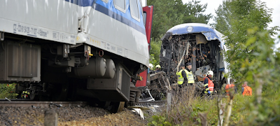 Τσεχία: Σύγκρουση τρένων με δυο νεκρούς και δεκάδες τραυματίες. - Φωτογραφία 1