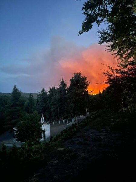 «Μας έχουν πνίξει οι καπνοί»: Εντολή εκκένωσης της Ιεράς Μονής Οσίου Δαβίδ Ευβοίας (ΡΕΠΟΡΤΑΖ) - Φωτογραφία 6