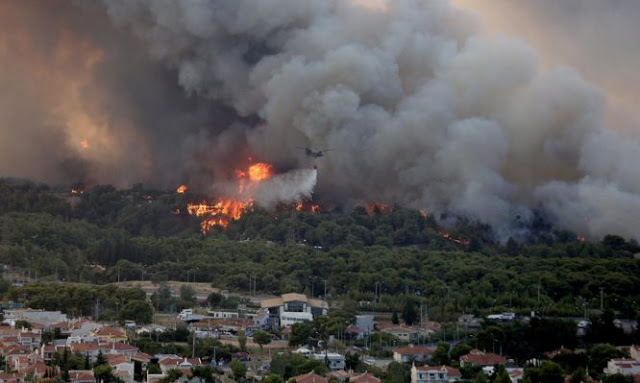 Φωτιά Πελοπόννησος: 24 άτομα διακομίστηκαν με αναπνευστικά και εγκαύματα σε νοσοκομεία - Φωτογραφία 1