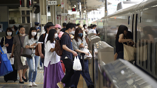 Ιαπωνία: 4 τραυματίες σε επίθεση με μαχαίρι σε τρένο. - Φωτογραφία 1