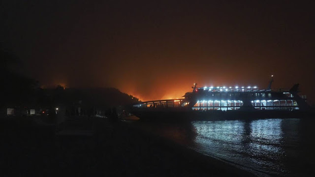 Φωτιά Εύβοια: Στις φλόγες η Λίμνη - Εγκλωβισμένοι 2000 άνθρωποι σε γύρο χωριά - Φωτογραφία 1