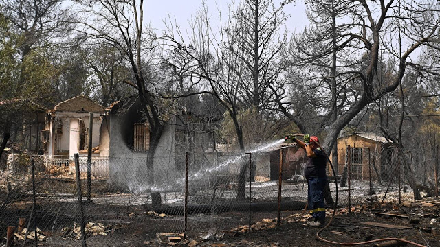 Φωτιά Βαρυμπόμπη: Εντοπίστηκε εμπρηστικός μηχανισμός μέσα στο δάσος - Φωτογραφία 1