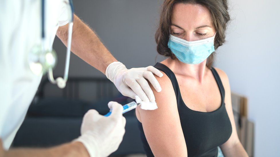 Κορονοϊός – Έρευνα: Το 1% των πλήρως εμβολιασμένων παρουσιάζει συμπτώματα - Φωτογραφία 1