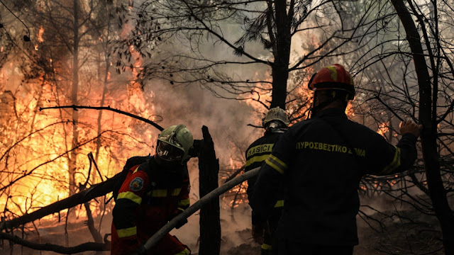 Πυρκαγιές: Συνεχίζεται η μάχη με τις φλόγες - Ισχυρές επίγειες και εναέριες δυνάμεις σε Γορτυνία και Ηλεία - Φωτογραφία 1