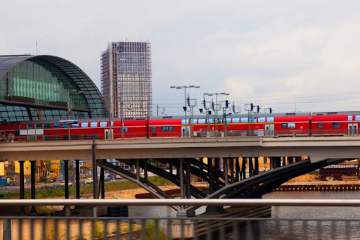 Γερμανία: Ο σιδηρόδρομος παρέχει πρόσθετα υπεραστικά τρένα το ΣΚ. - Φωτογραφία 1
