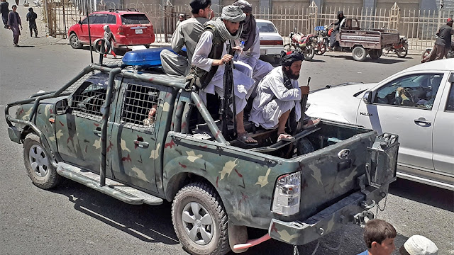 Αφγανιστάν: Στα χέρια των Ταλιμπάν τα όπλα και ο εξοπλισμός που άφησαν οι ΗΠΑ στον αφγανικό στρατό - Φωτογραφία 1
