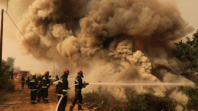 Πυρκαγιές: Ολονύκτια μάχη με τις φλόγες σε δύο μεγάλες εστίες σε Εύβοια και Κορινθία - Φωτογραφία 1