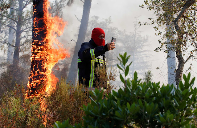 Φωτιές Γαλλία: Νεκροί στο φλεγόμενο θέρετρο της Κυανής Ακτής κοντά στο Σεν Τροπέ - Φωτογραφία 1