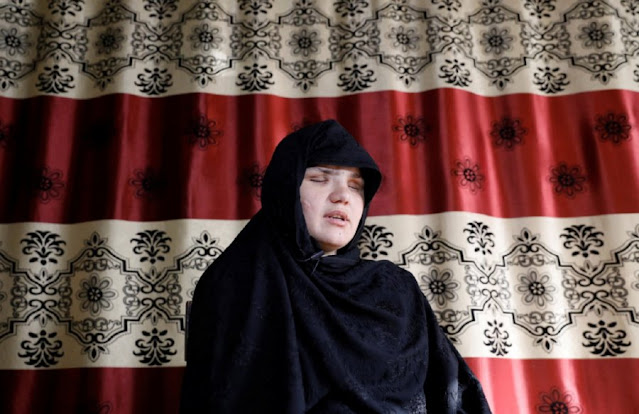 Αφγανιστάν: Συγκλονίζει γυναίκα που της έβγαλαν τα μάτια οι Ταλιμπάν, «ταΐζουν τα σκυλιά με νεκρές γυναίκες» - Φωτογραφία 1
