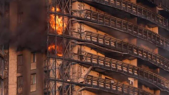 Ιταλία: Στις φλόγες τυλίχθηκε ουρανοξύστης στο Μιλάνο - Εκκενώθηκε το κτήριο - Φωτογραφία 1
