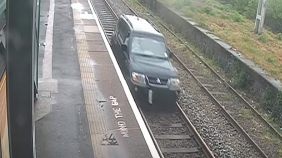Βρετανία: Στη φυλακή 33χρονος οδηγός που... ταξίδεψε για σχεδόν ένα χιλιόμετρο πάνω σε γραμμές του τρένου - Δείτε βίντεο, - Φωτογραφία 1