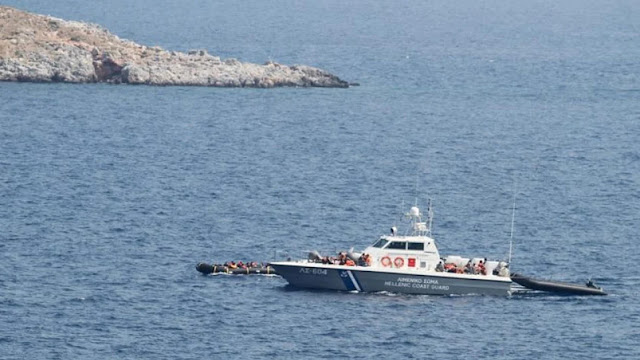 Ιωάννινα: Κατασχέθηκε σκάφος που μετέφερε 14 μετανάστες ανοιχτά της Πάργας - Φωτογραφία 1