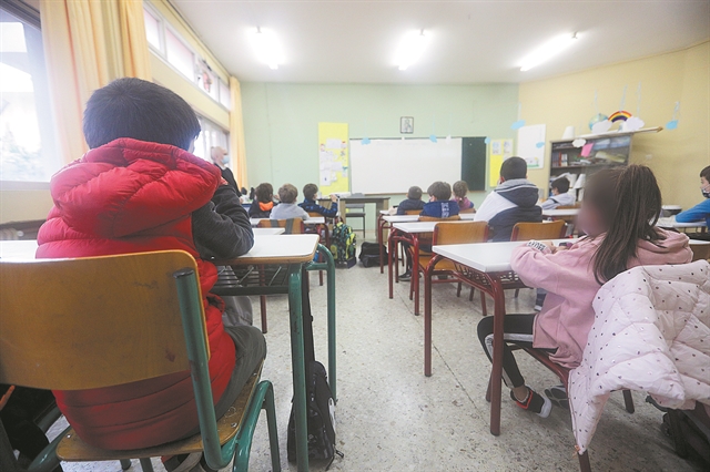 Ελληνική Παιδιατρική Εταιρεία: «Δύσκολο να κρατήσουμε τα σχολεία ανοιχτά από τον Δεκέμβριο και μετά» - Φωτογραφία 1