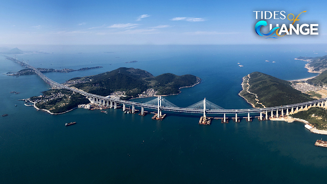 Άποψη της μακρύτερης στον κόσμο και της πρώτης θαλάσσιας γέφυρας δρόμου - σιδηροδρόμου της Κίνας - Φωτογραφία 1