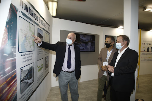 Ο Υπουργός Υποδομών και Μεταφορών Κ. Καραμανλής  στο περίπτερο του ΟΣΕΘ στη ΔΕΘ - Φωτογραφία 2