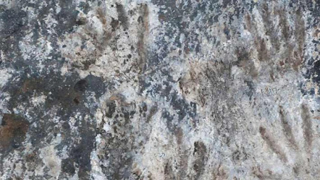 Θιβέτ: Ανακαλύφθηκαν «γκράφιτι» από πατημασιές και παλάμες σε πετρώματα ηλικίας έως 226.000 ετών - Φωτογραφία 1