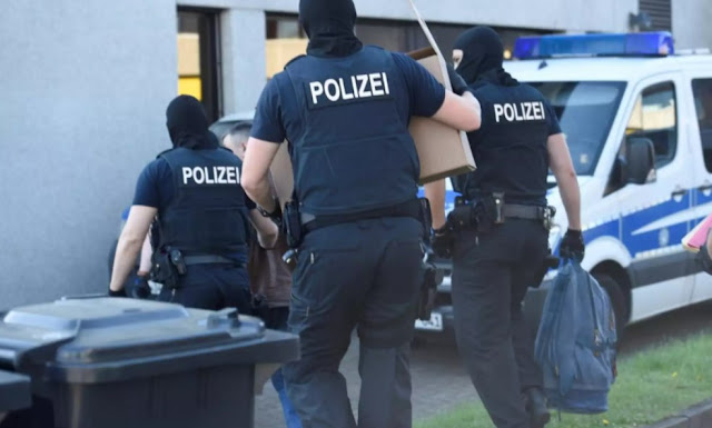 Γερμανία: Ένοπλος σε λεωφορείο - Υπάρχουν όμηροι - Φωτογραφία 1