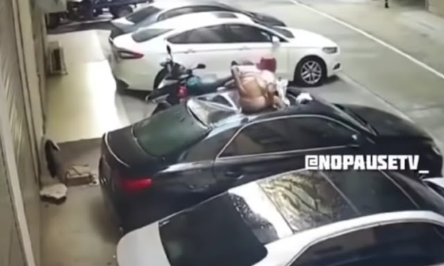 Απίστευτο: Γυναίκα έπεσε από μπαλκόνι πάνω σε αμάξι κατά την διάρκεια της ερωτικής πράξης (Video) - Φωτογραφία 1