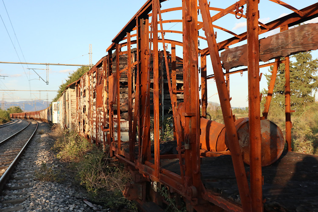 Λάρισα: Εκεί που «πεθαίνουν» τα τρένα…  Εικόνες και βίντεο. - Φωτογραφία 8