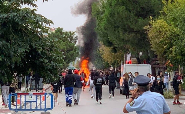 Θεσσαλονίκη: Επεισόδια έξω από το ΕΠΑΛ Ευόσμου - Έκαψαν κάδους - Φωτογραφία 1
