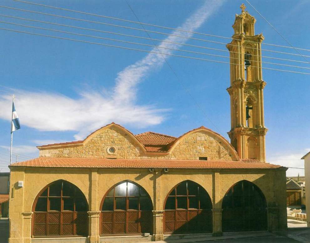 Ιερός Ναός Αγίου Κυπριανού και Αγίας Ιουστίνης, στο χωριό Μένοικο - Φωτογραφία 4