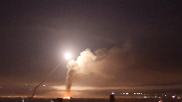 Ισραηλινοί πύραυλοι έπληξαν το στρατιωτικό αεροδρόμιο της Χομς - Φωτογραφία 1