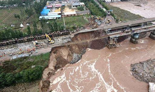 Κίνα: Πλημμύρες προκάλεσαν ζημιές στο σιδηροδρομικό δίκτυο. Εικόνα - Φωτογραφία 1