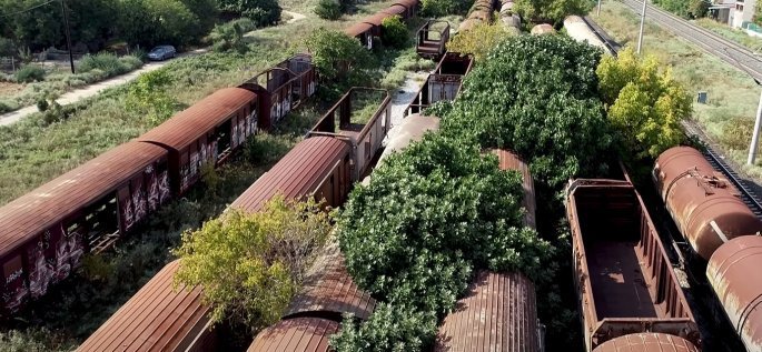 Μια ανάσα από τη Θεσσαλονίκη: Εκεί που βρίσκεται ένα γιγαντιαίο νεκροταφείο τρένων. Εικόνες και βίντεο. - Φωτογραφία 2